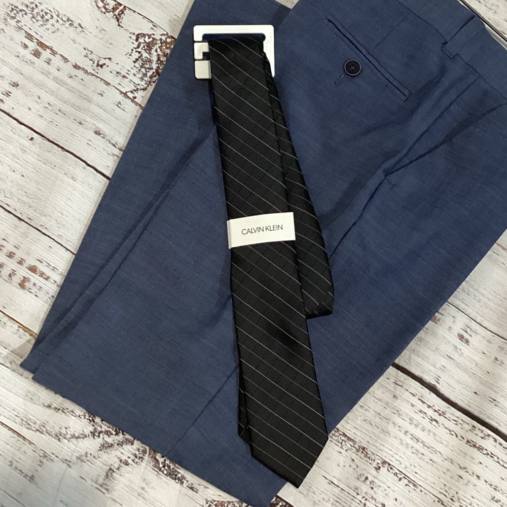 79. Calvin Klein Black Striped Boys Tie NWT 10yr old
